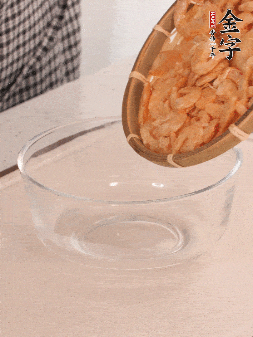 海米提前用溫水浸泡一會。